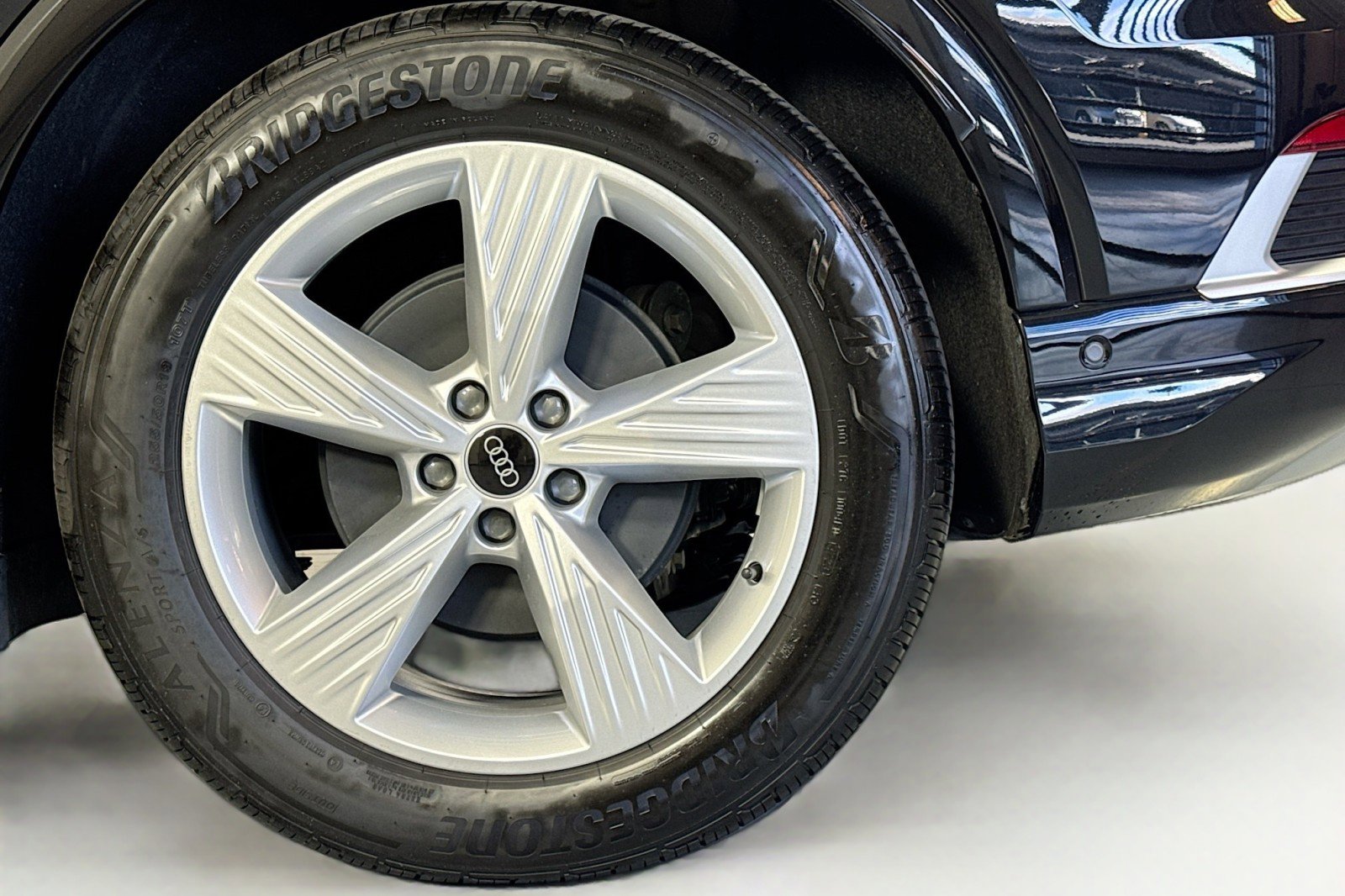 Used 2024 Audi Q4 e-tron Premium Plus image 28