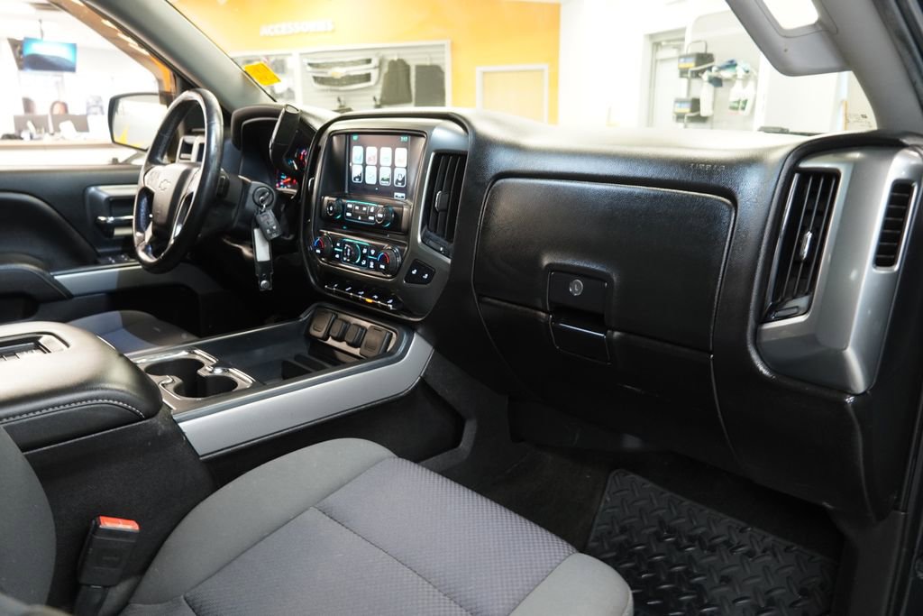 Used 2018 Chevrolet Silverado 1500 LT w/ All Star Edition AWD/4WD image 33
