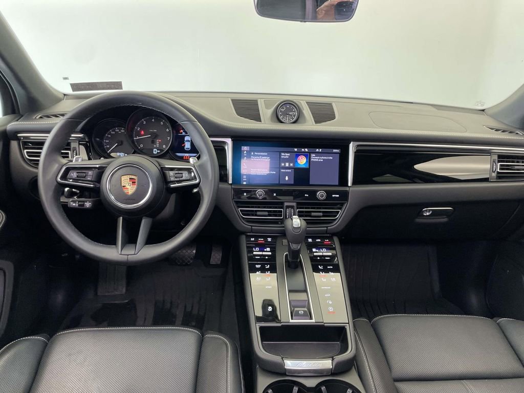 Certified 2025 Porsche Macan image 26