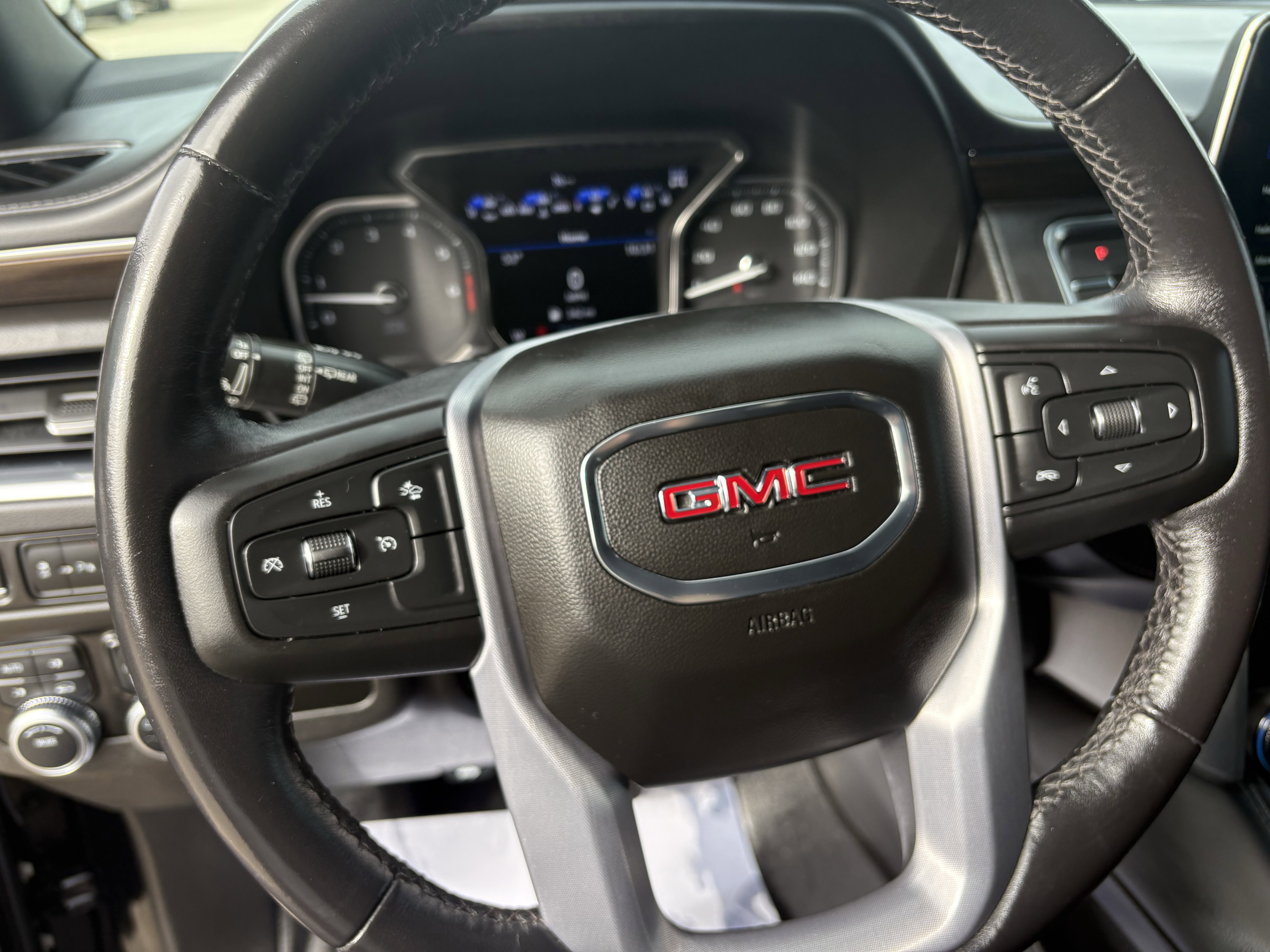 Used 2021 GMC Yukon XL SLE image 14