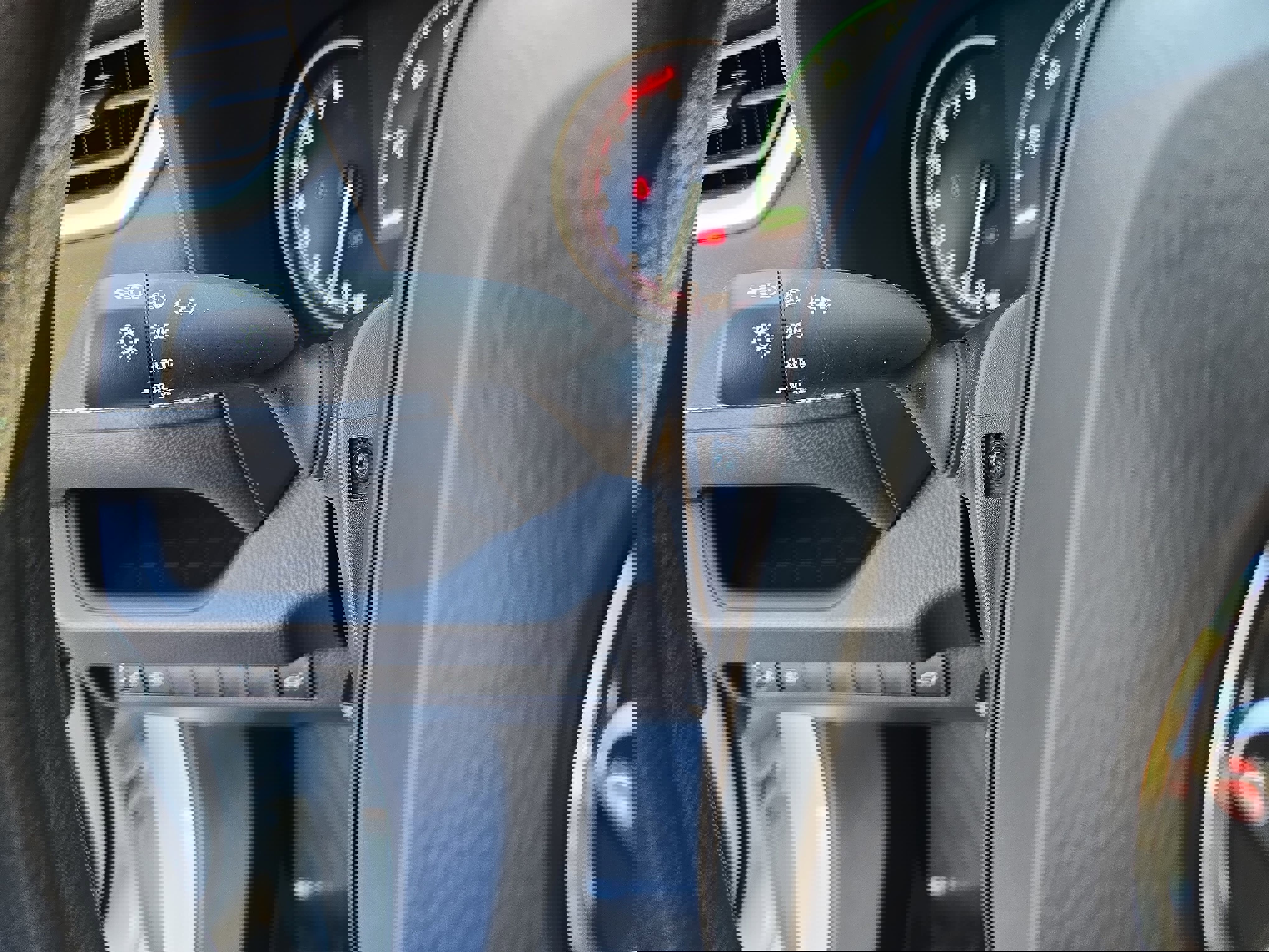 Used 2025 Toyota RAV4 XLE w/ Convenience Package image 26