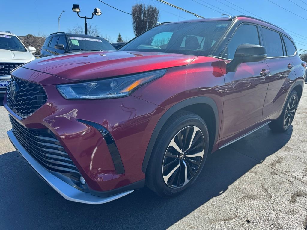 Used 2022 Toyota Highlander XSE image 2