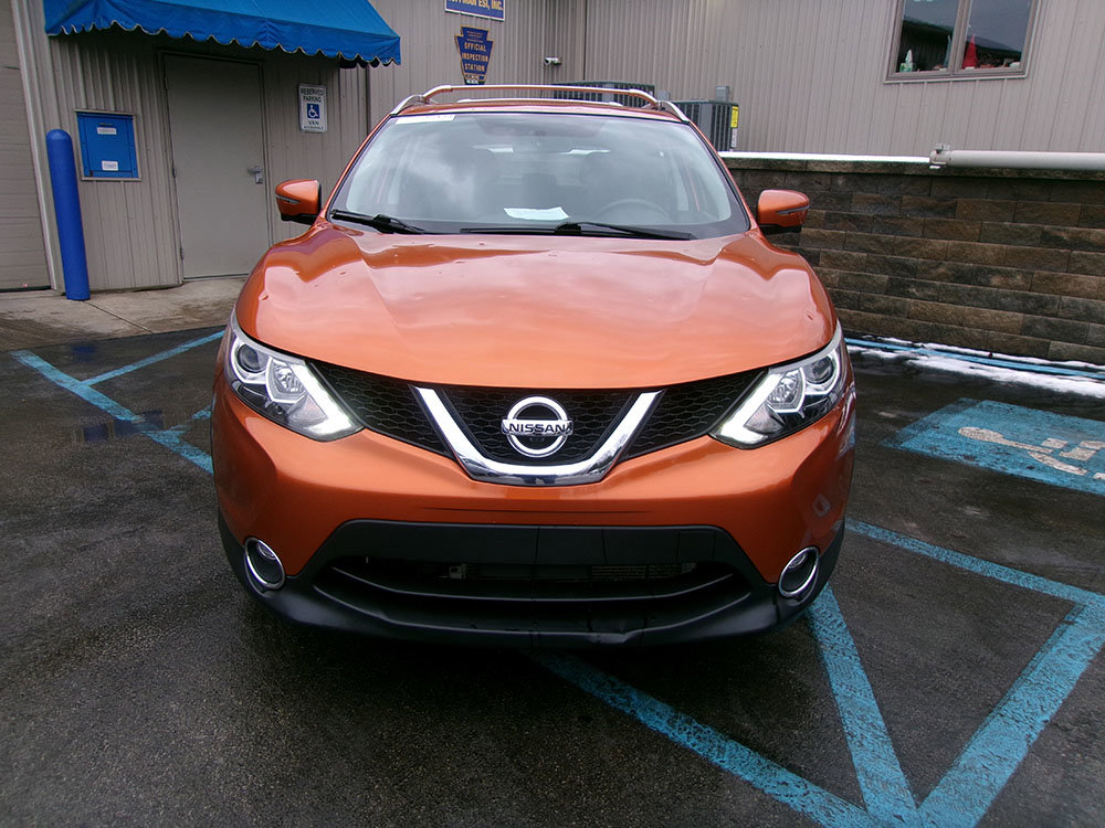 Used 2017 Nissan Rogue Sport SV w/ SV Premium Package AWD/4WD image 3