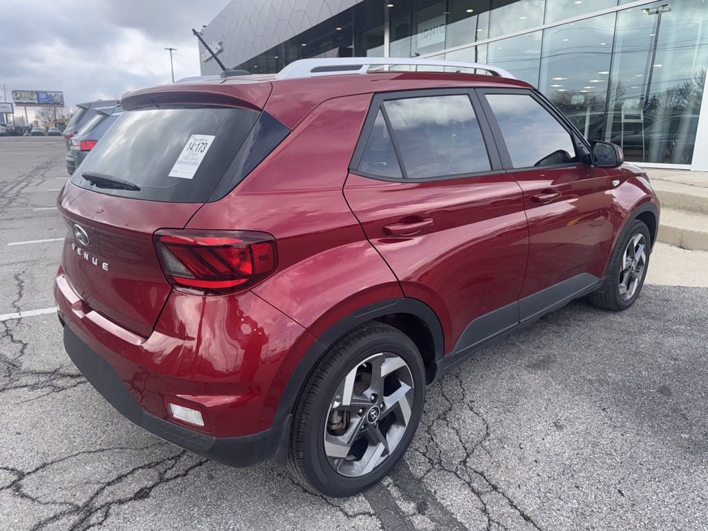 Used 2024 Hyundai Venue SEL image 4
