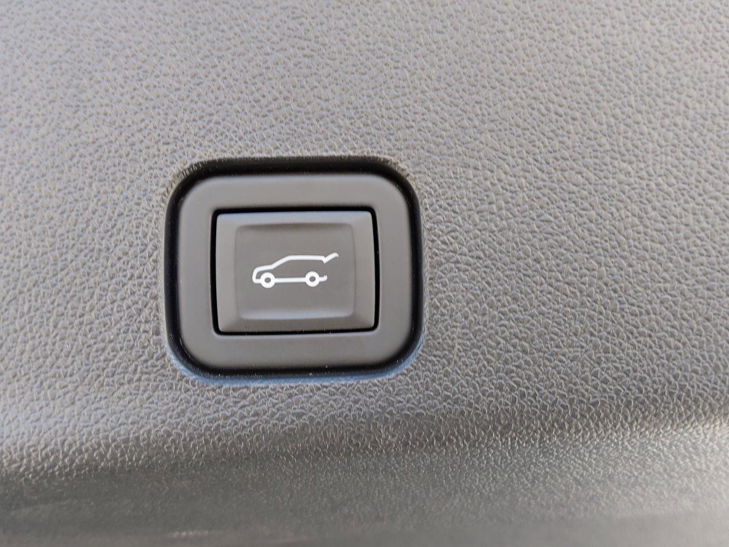 Used 2024 Chevrolet Traverse RS image 23