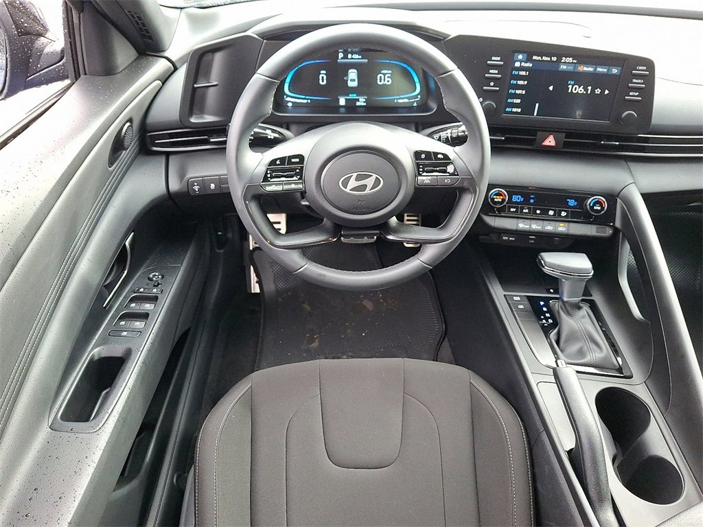 Used 2025 Hyundai Elantra Sport image 12