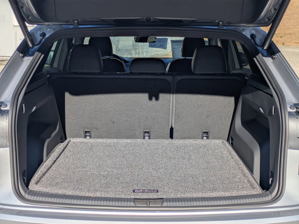 New 2026 Volkswagen Atlas Cross Sport SE image 13