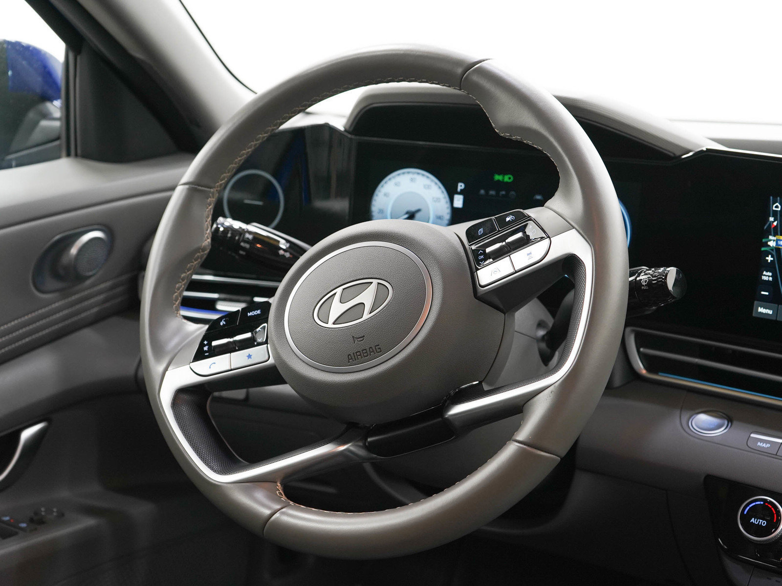 Used 2025 Hyundai Elantra SEL FWD image 15