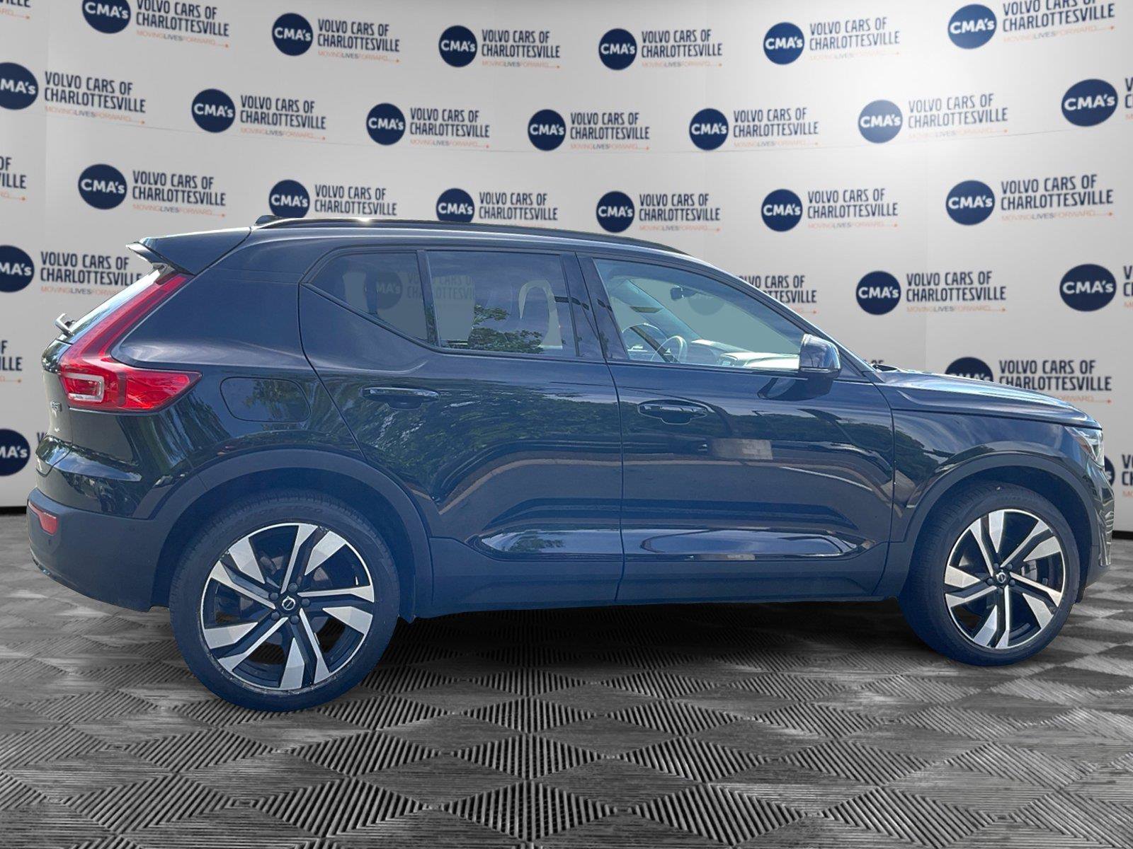 Used 2024 Volvo XC40 B5 Ultimate w/ Protection Package Premier AWD/4WD image 6
