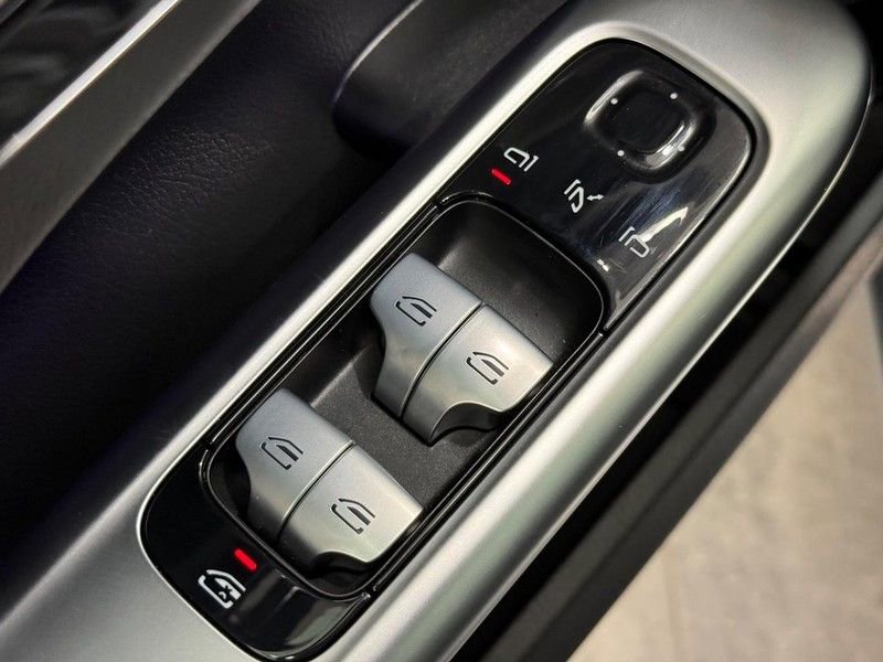 New 2025 Mercedes-Benz C 300 4MATIC Sedan image 18