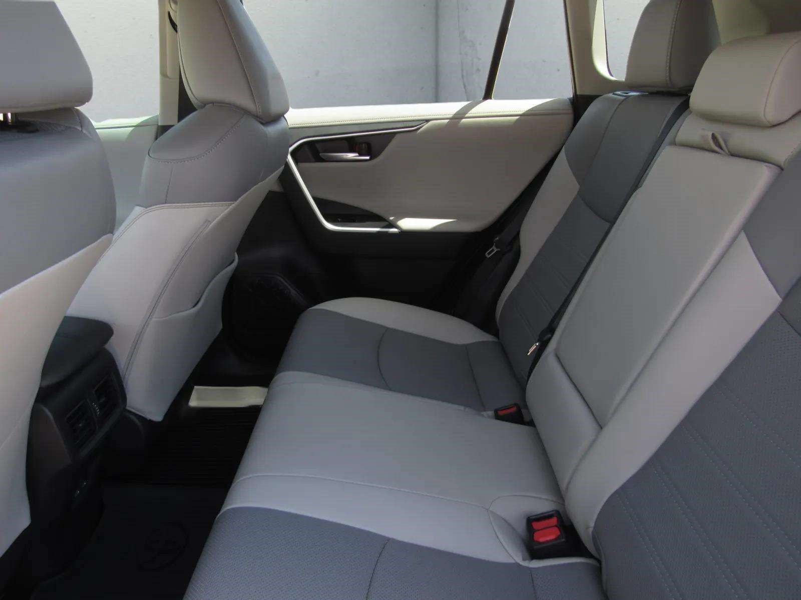 Used 2025 Toyota RAV4 Limited w/ Advanced Technology Package AWD/4WD image 15