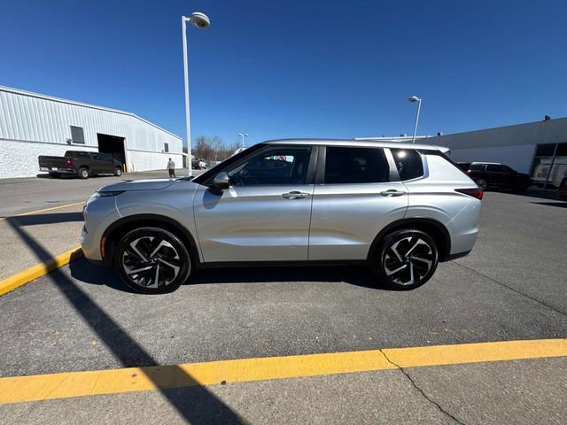 Used 2024 Mitsubishi Outlander AWD image 9