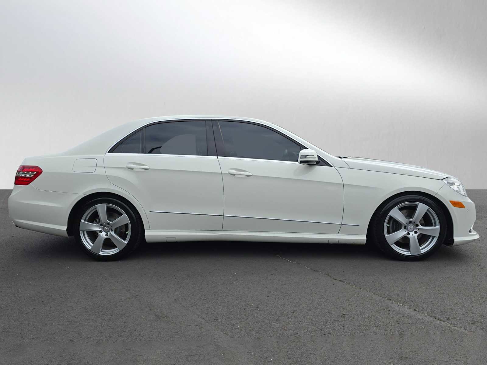 Used 2011 Mercedes-Benz E 350 Sedan image 2
