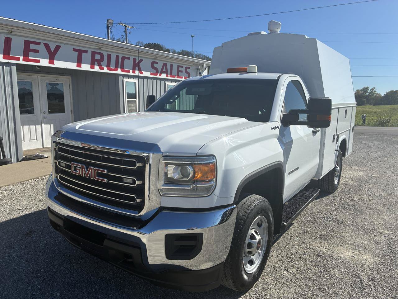 Used 2017 GMC Sierra 3500 4x4 Regular Cab image 3