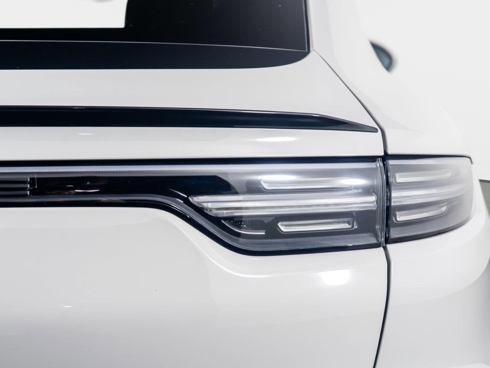 Used 2022 Porsche Cayenne Turbo image 13