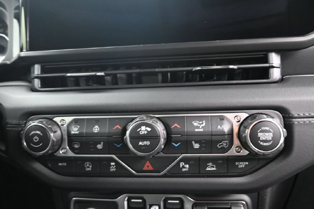 New 2026 Jeep Wrangler Unlimited Sahara AWD/4WD image 15