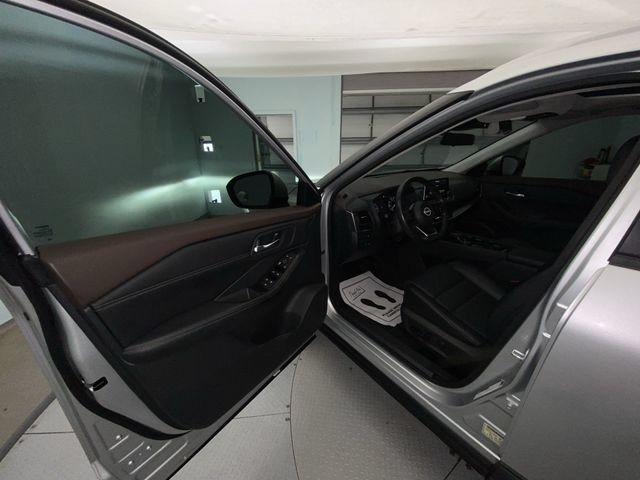 Used 2023 Nissan Rogue SV w/ SV Premium B Package AWD/4WD image 11