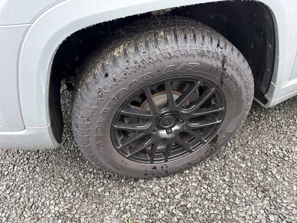 Used 2022 Jeep Grand Cherokee Summit AWD/4WD image 9