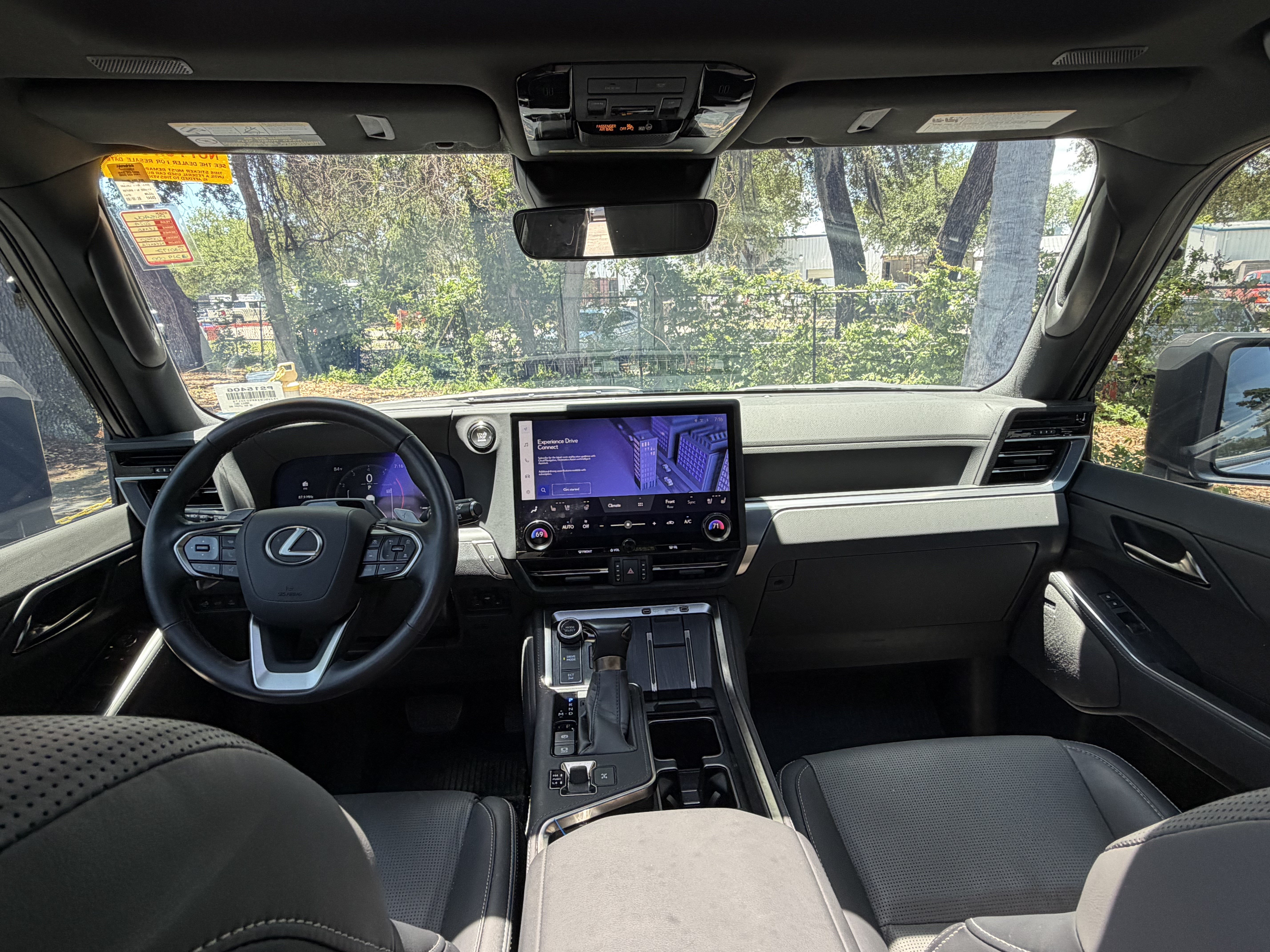 Used 2024 Lexus GX 550 w/ Accessory Package (Z1) AWD/4WD image 36