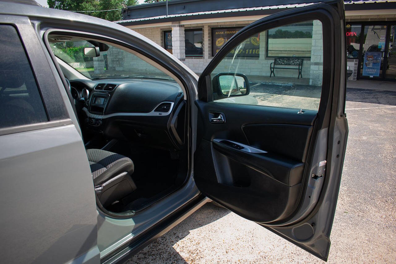 Used 2019 Dodge Journey SE w/ Connectivity Group FWD image 37