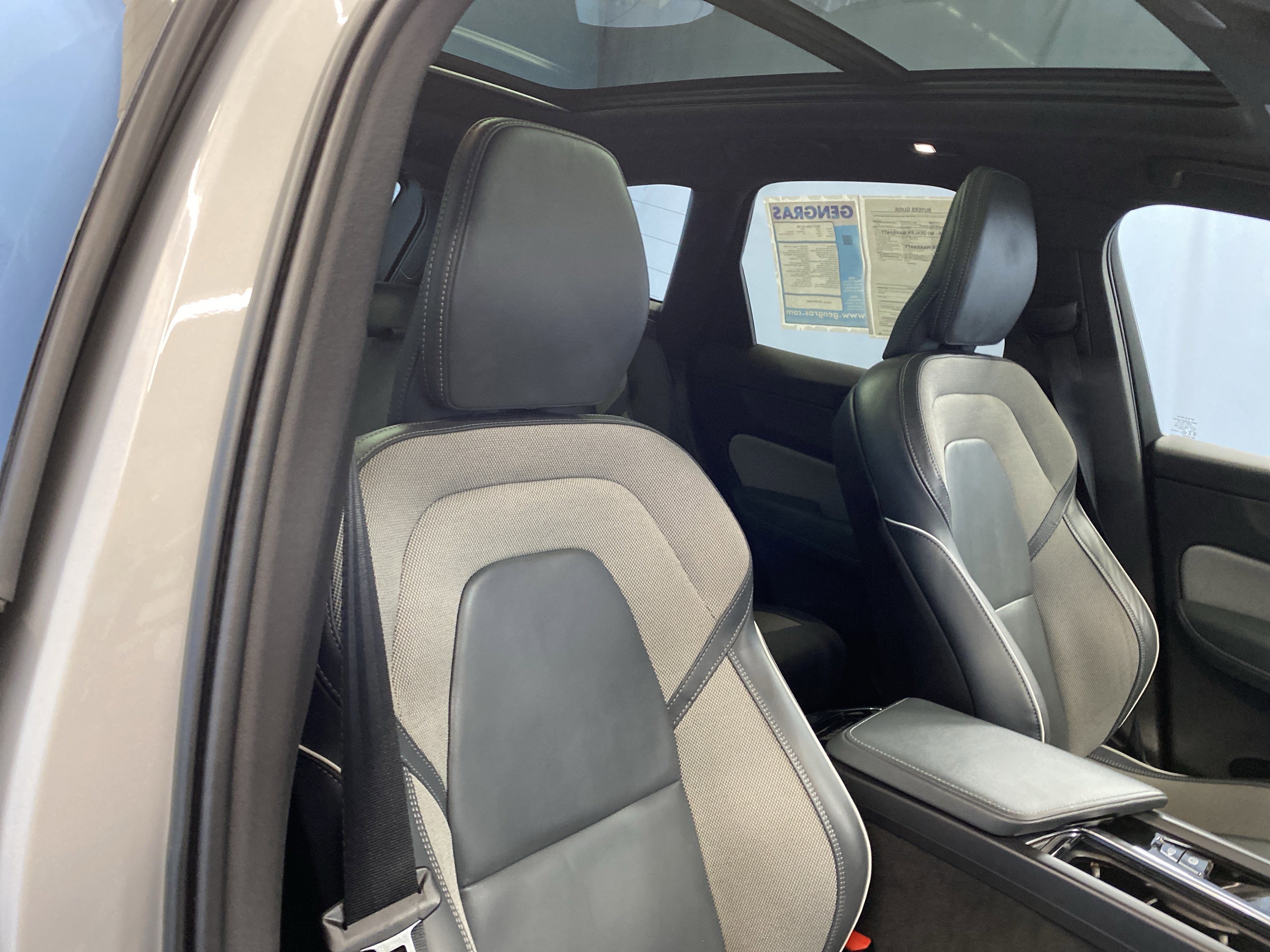 Used 2022 Volvo XC60 B5 R-Design image 42