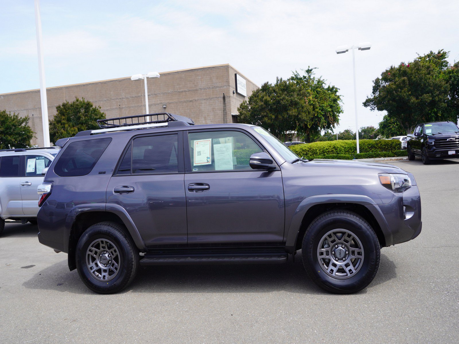 Used 2022 Toyota 4Runner SR5 Premium w/ Moonroof Package RWD image 4