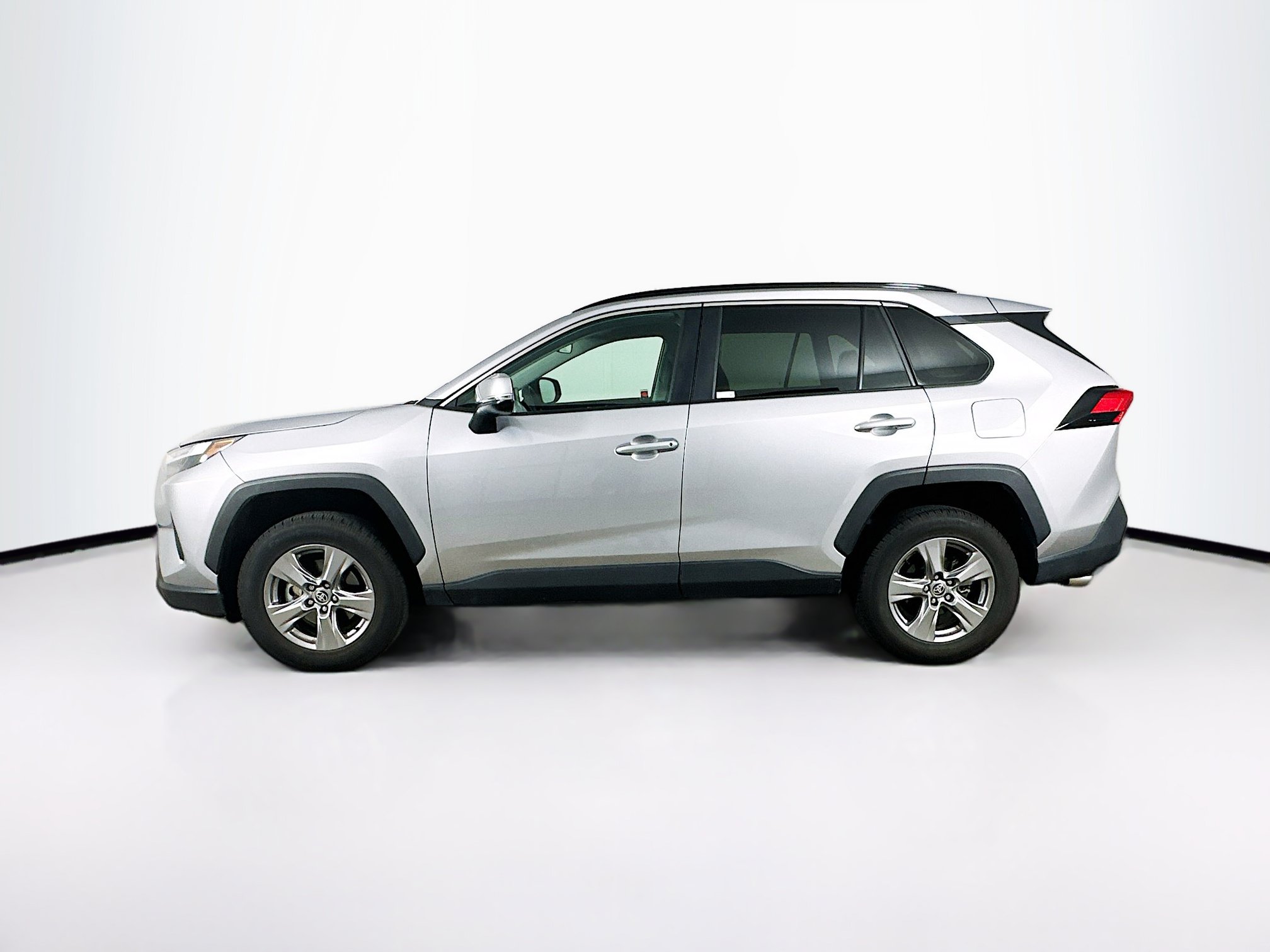Used 2023 Toyota RAV4 XLE FWD image 4