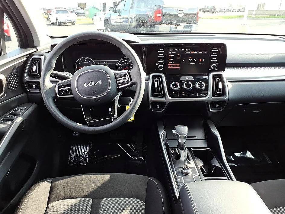 Used 2023 Kia Sorento LX AWD/4WD image 19