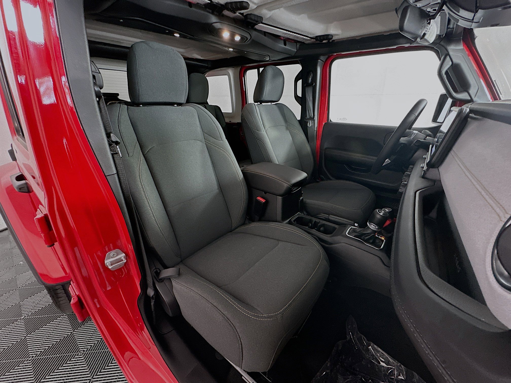 Used 2025 Jeep Wrangler Sahara w/ Safety Group image 27