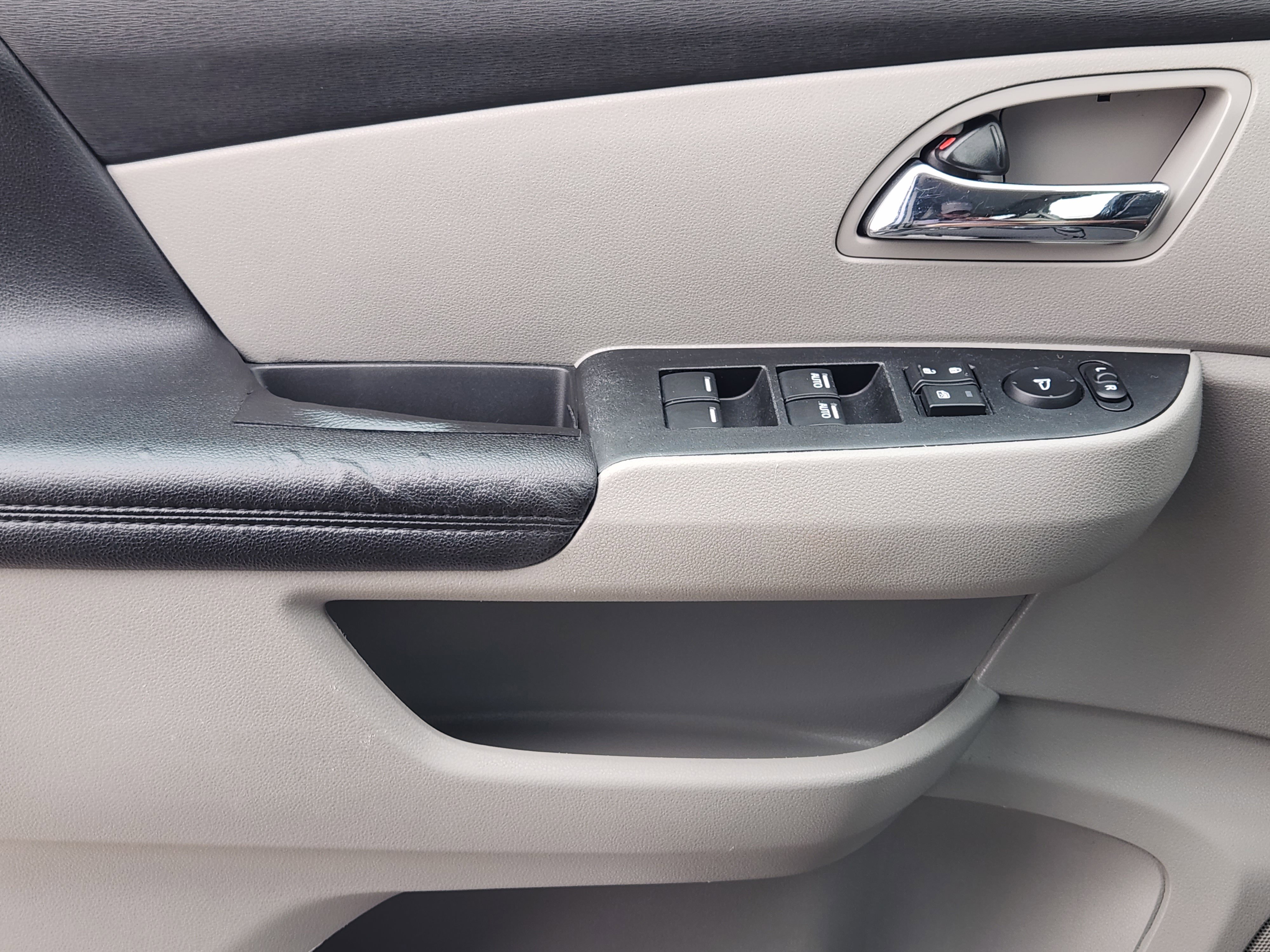 Used 2015 Honda Odyssey EX-L image 24