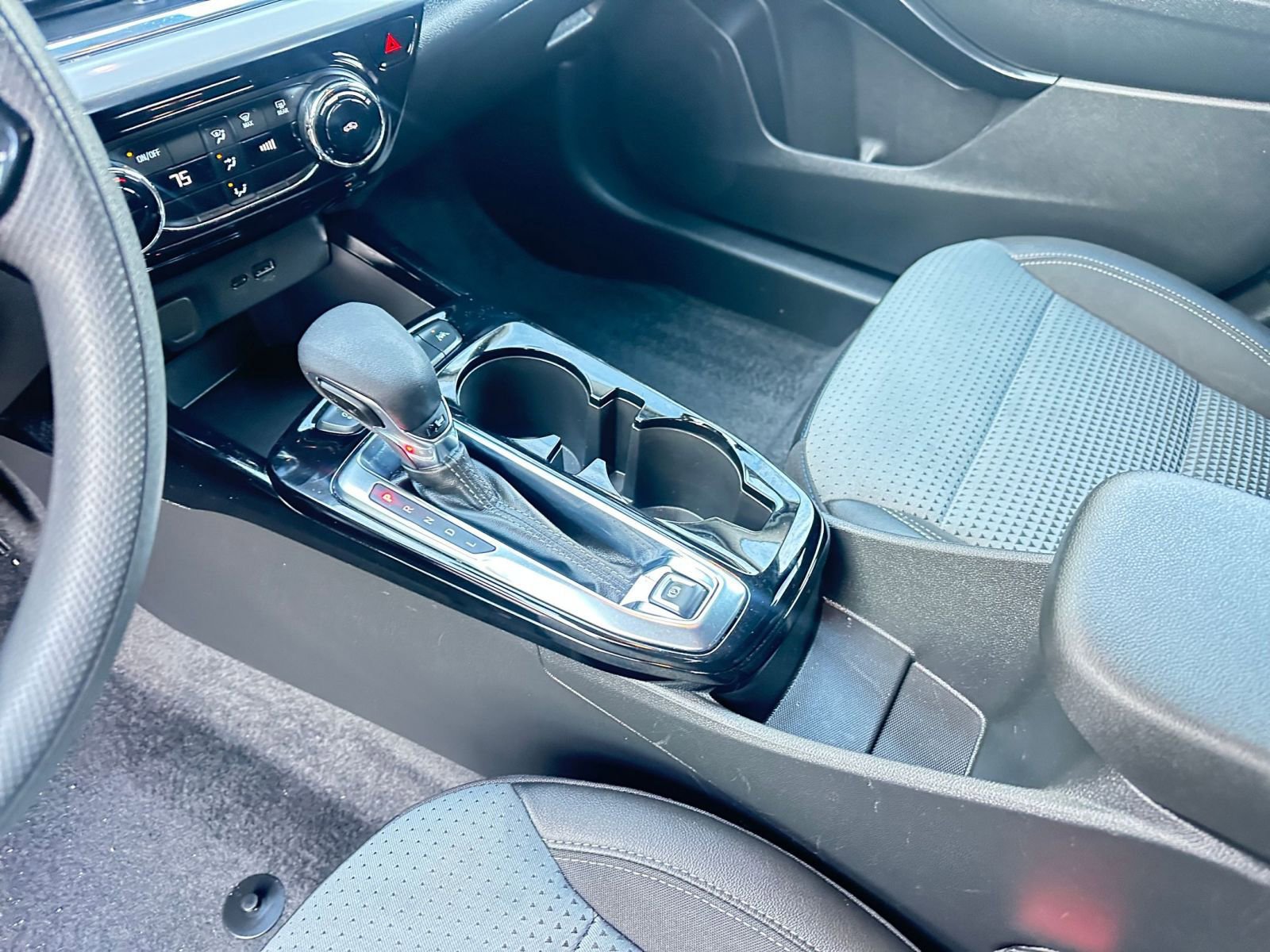 Used 2025 Chevrolet Trax LT image 41