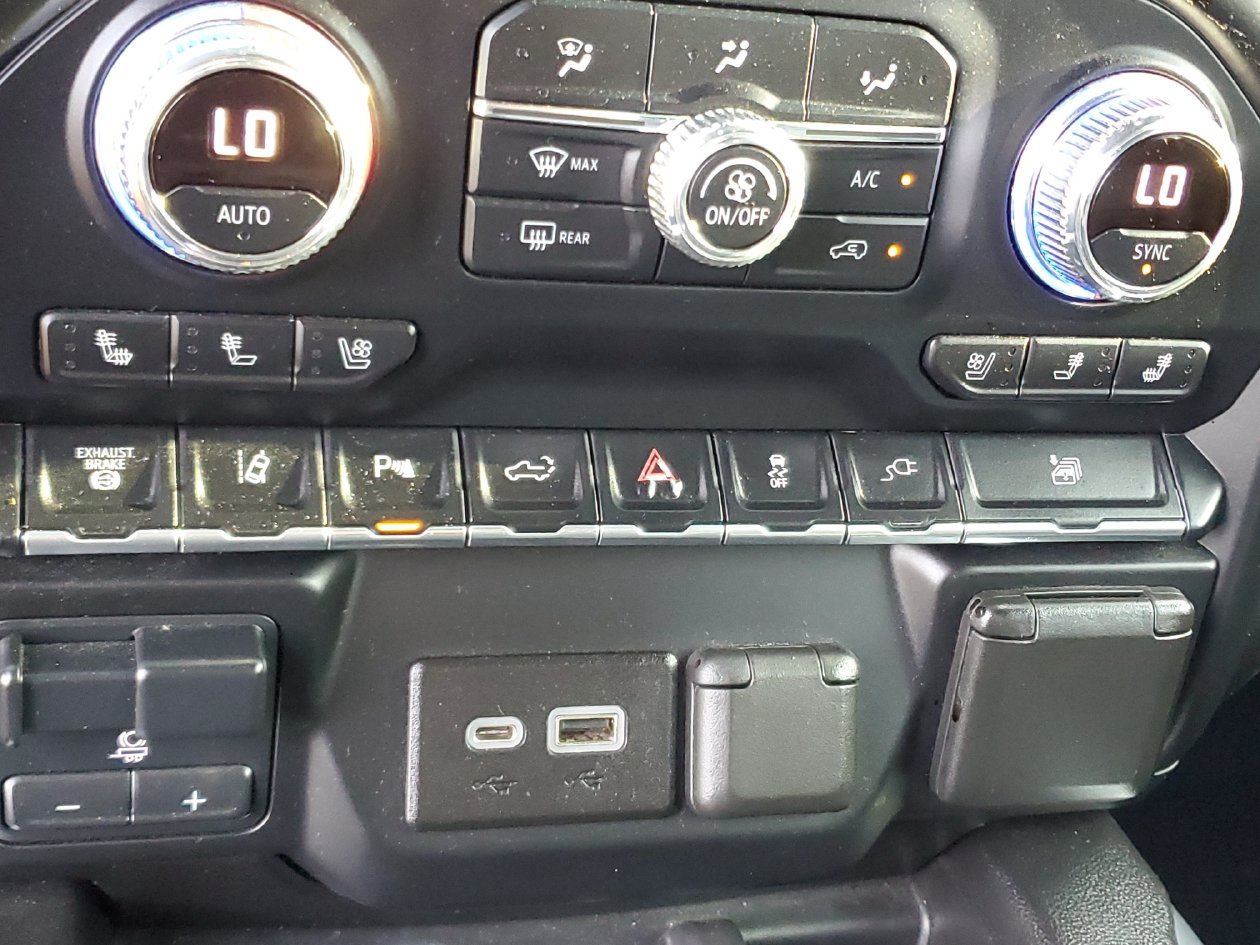 Used 2020 GMC Sierra 3500 Denali w/ Denali Ultimate Package AWD/4WD image 24