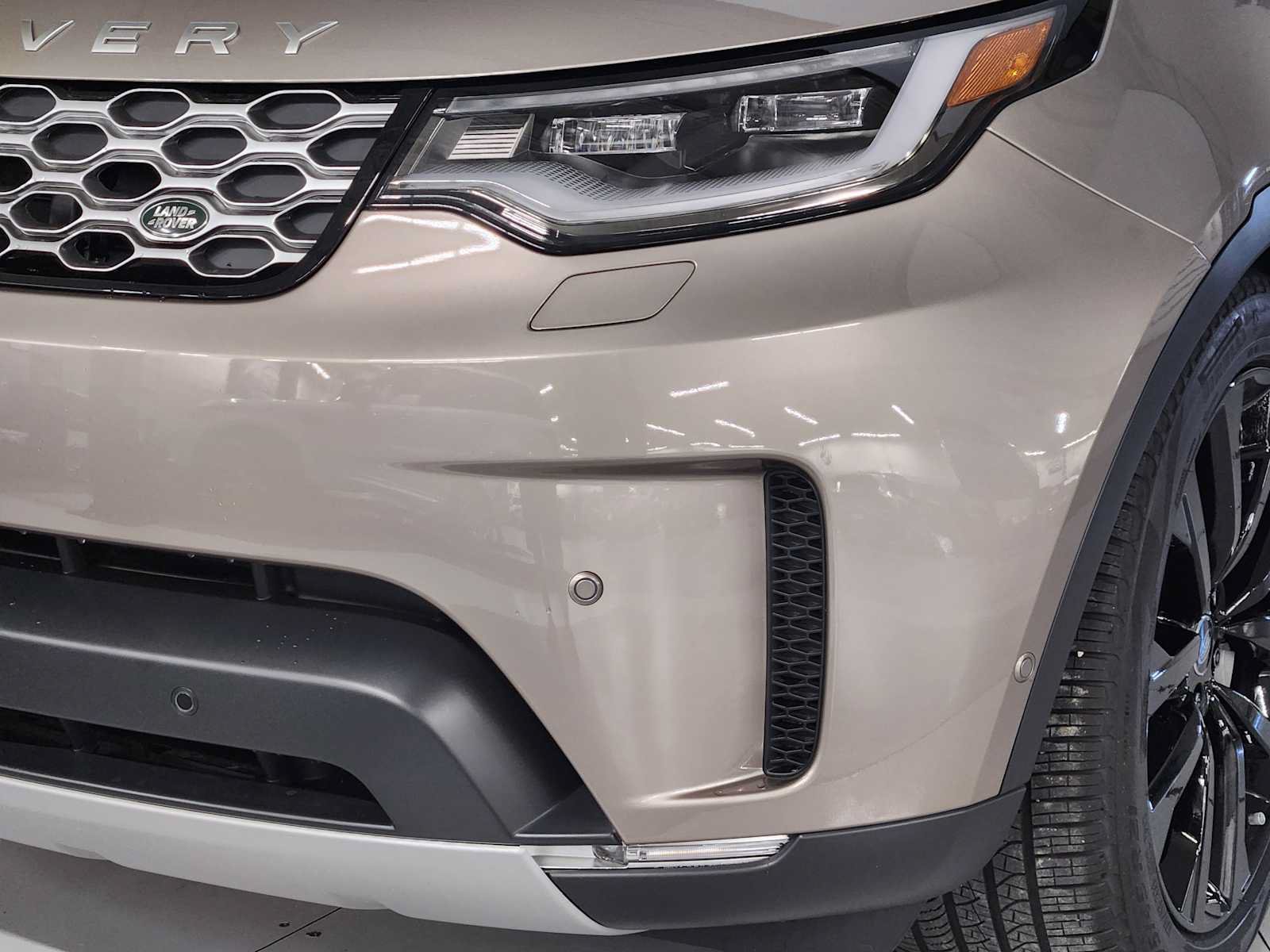Used 2026 Land Rover Discovery S AWD/4WD image 12