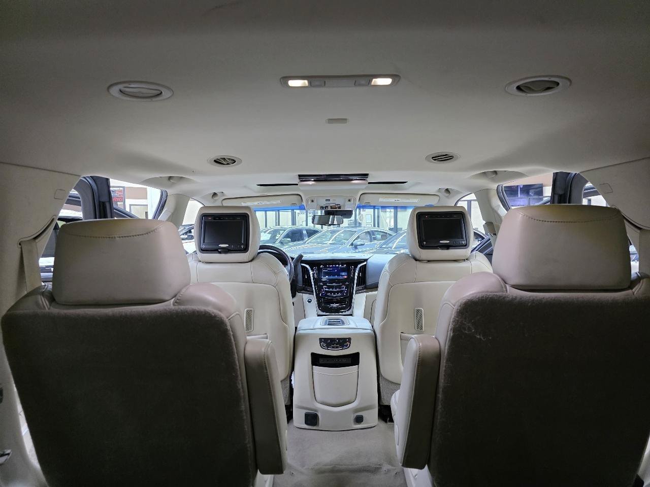 Used 2018 Cadillac Escalade Premium Luxury AWD/4WD image 15