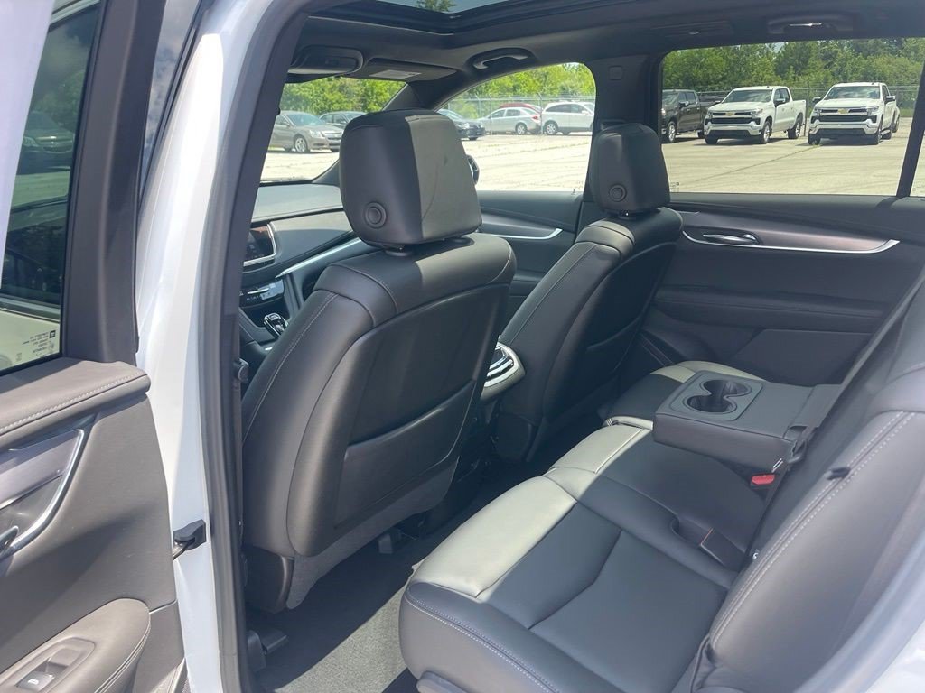 Certified 2025 Cadillac XT6 Luxury FWD image 13