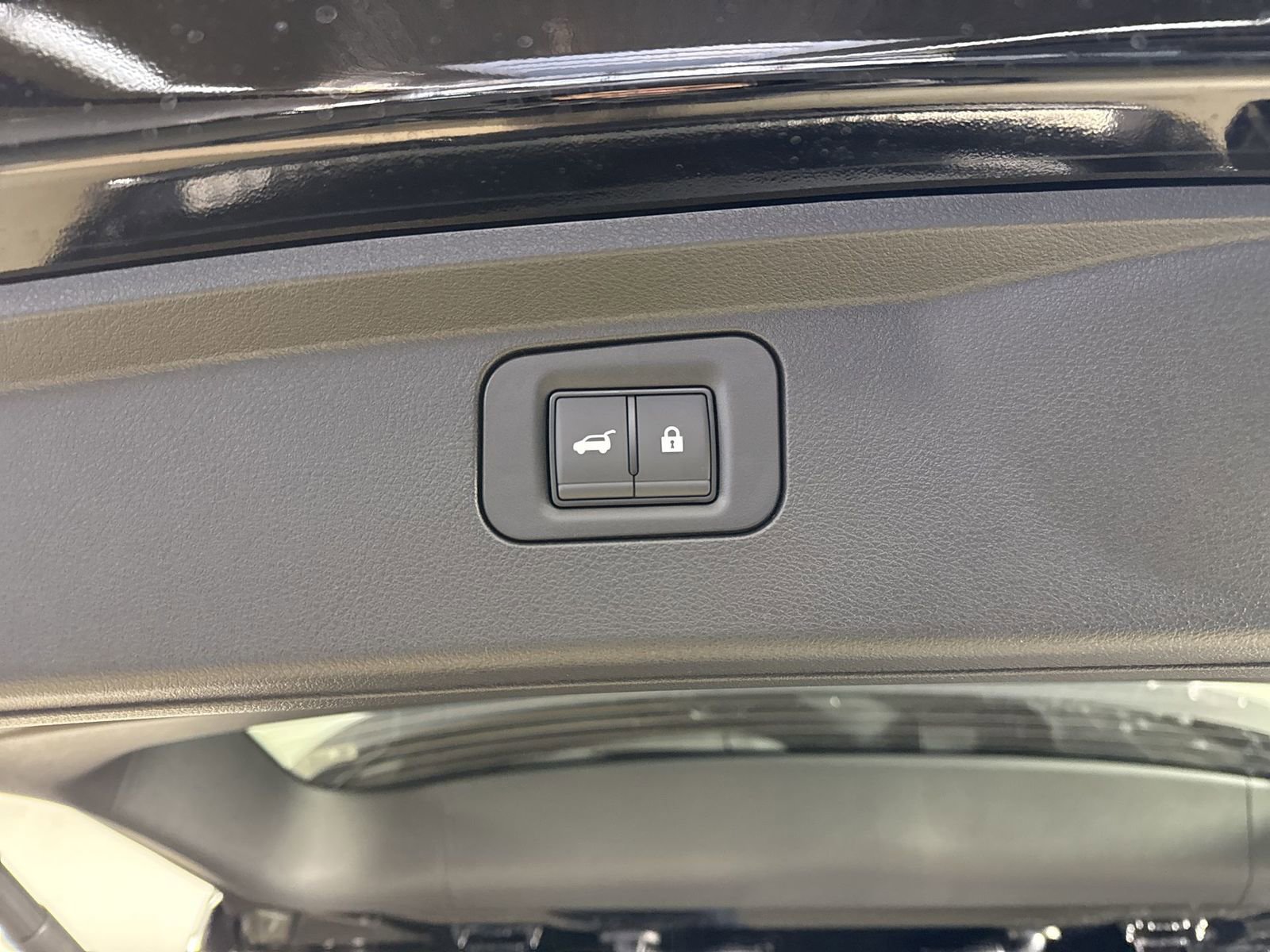 New 2026 Nissan Armada SL w/ Captain's Chari Seat Package image 35