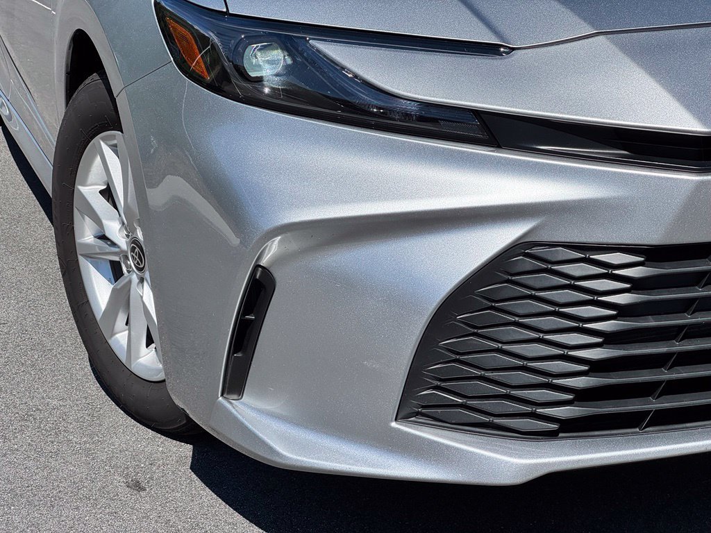 Used 2025 Toyota Camry LE FWD image 38