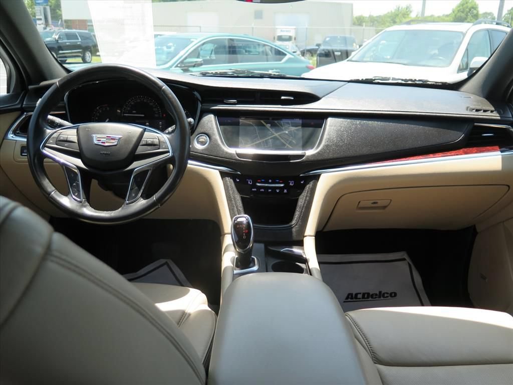 Used 2018 Cadillac XT5 Luxury w/ Driver Awareness Package FWD image 22