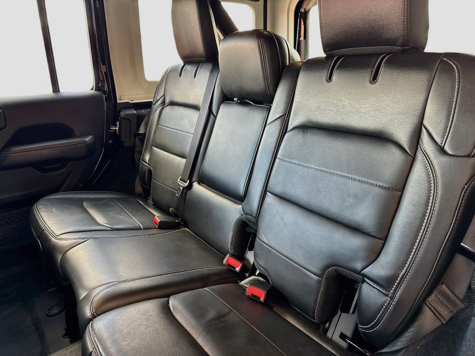 Used 2019 Jeep Wrangler Unlimited Sahara AWD/4WD image 15
