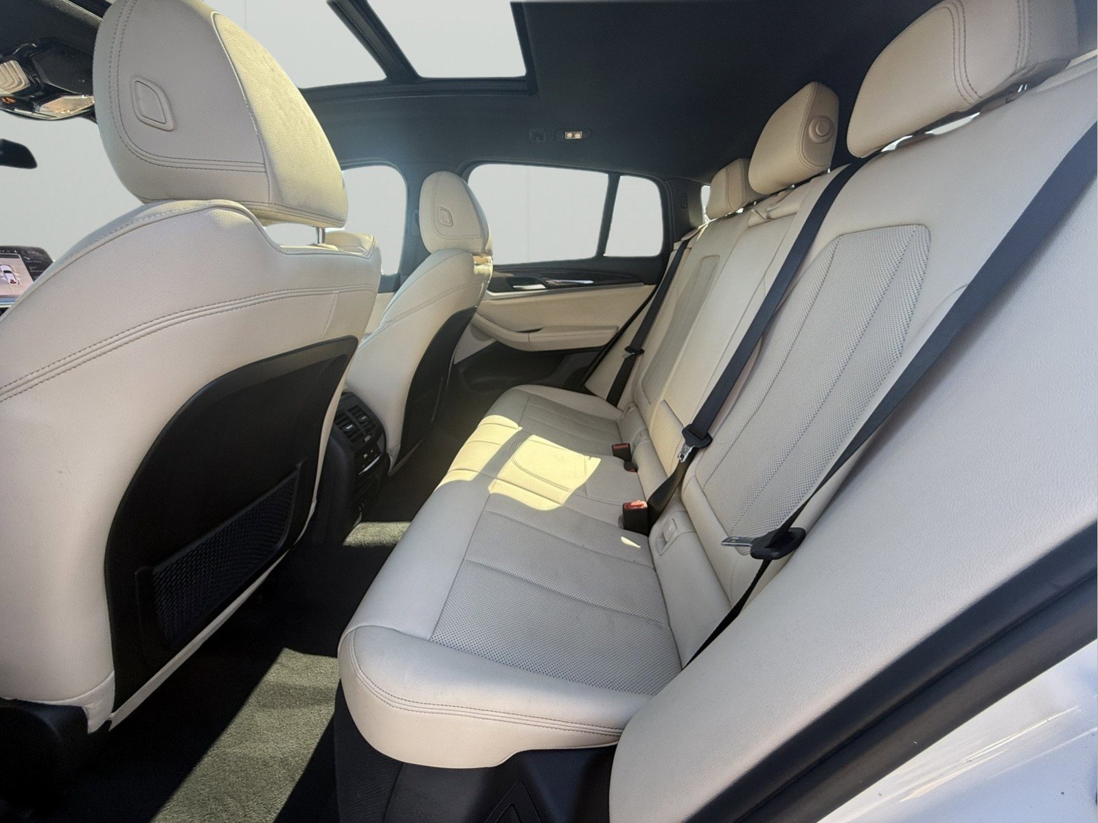 Used 2023 BMW X4 xDrive30i w/ Parking Assistance Package image 8