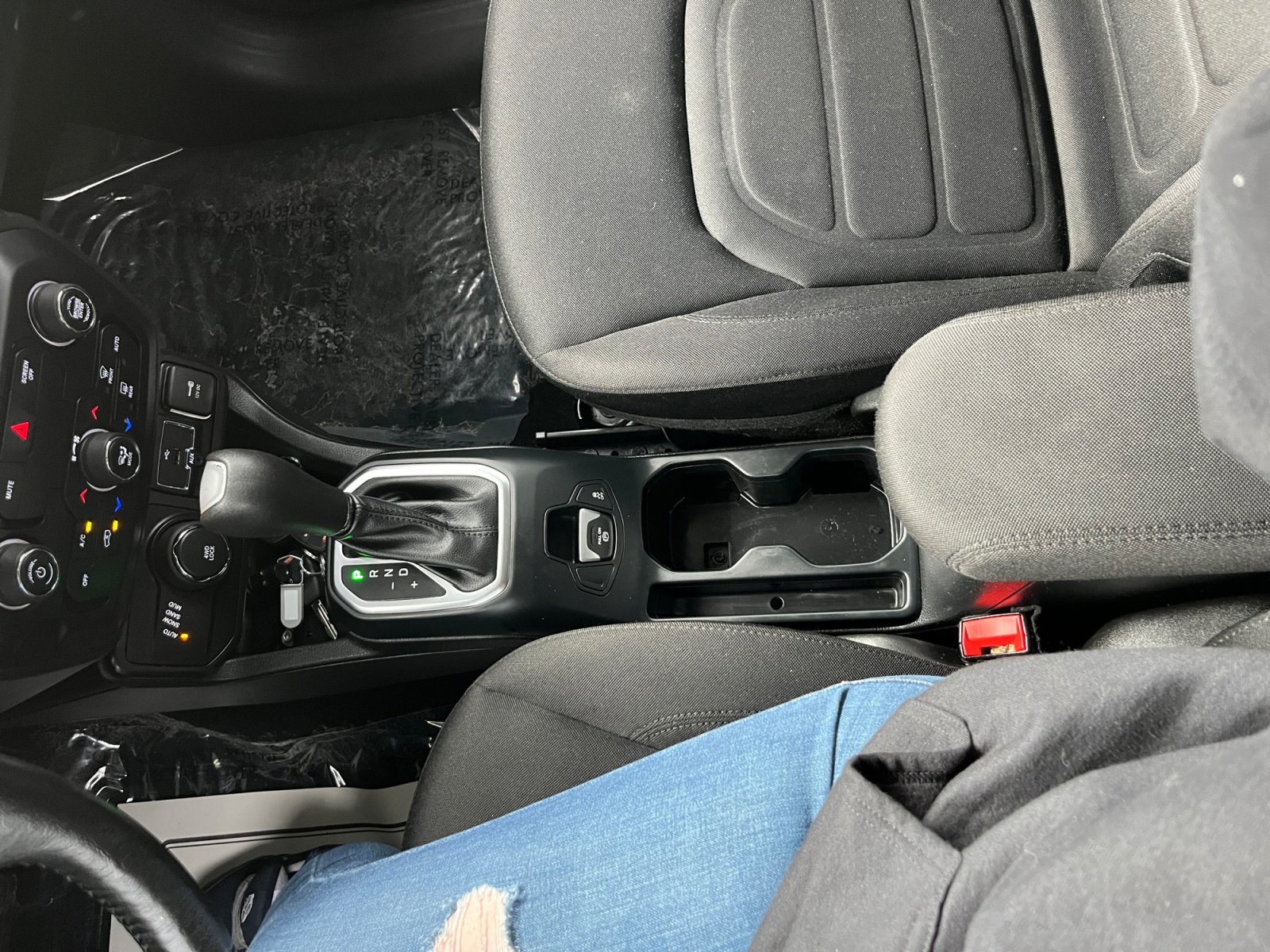 Used 2020 Jeep Renegade Latitude w/ Cold Weather Group image 15