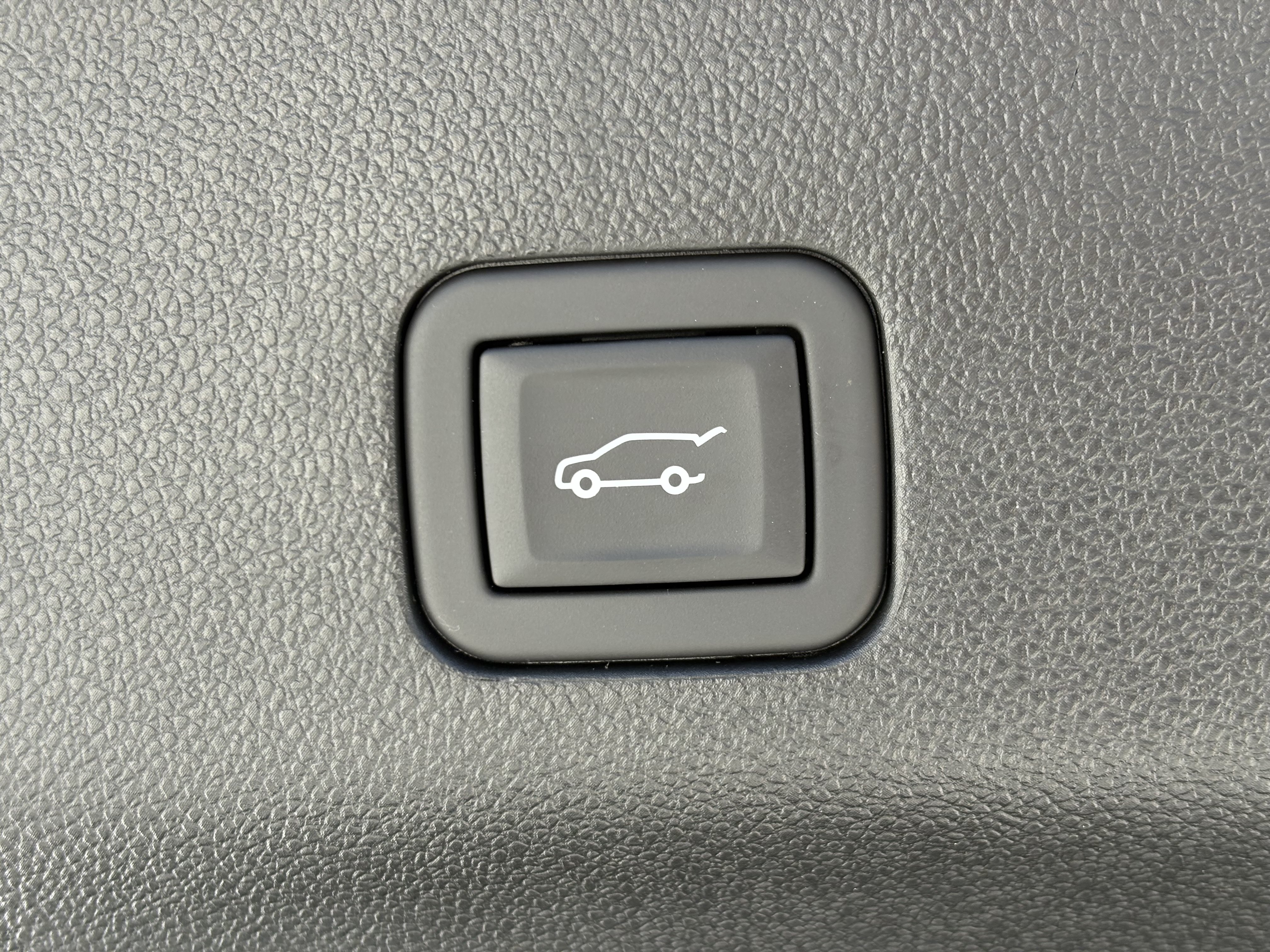 Certified 2024 Cadillac Escalade ESV V AWD/4WD image 11