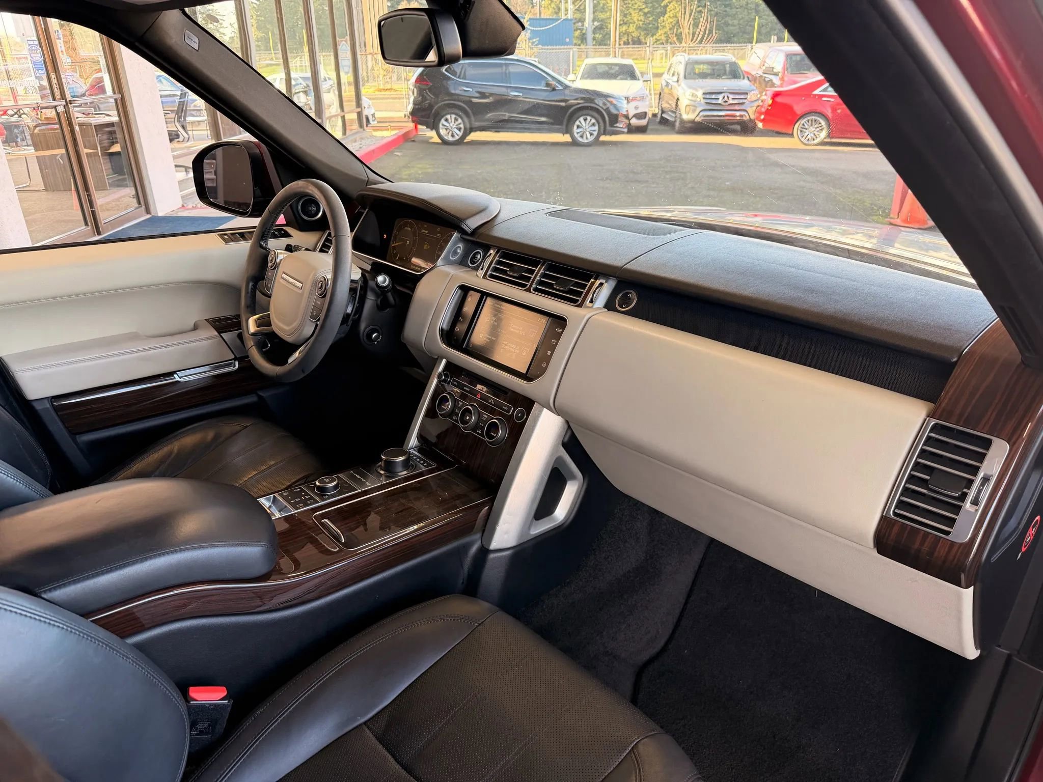 Used 2016 Land Rover Range Rover Supercharged image 7