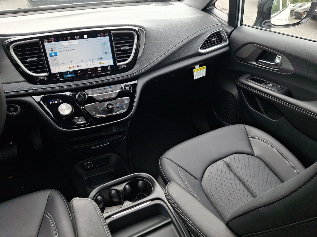 New 2027 Chrysler Pacifica Select AWD/4WD image 11