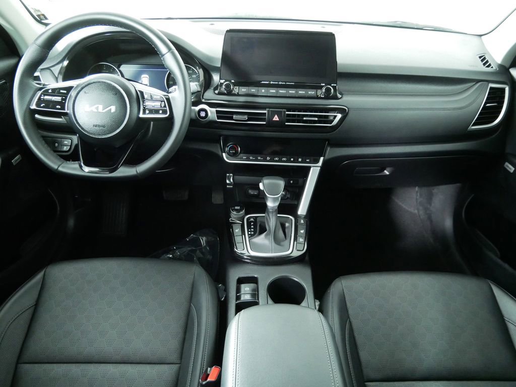 Certified 2023 Kia Seltos SX w/ SX Sunroof Package image 19