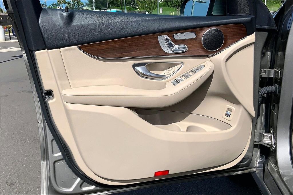 Used 2023 Mercedes-Benz GLC 300 4MATIC Coupe image 23