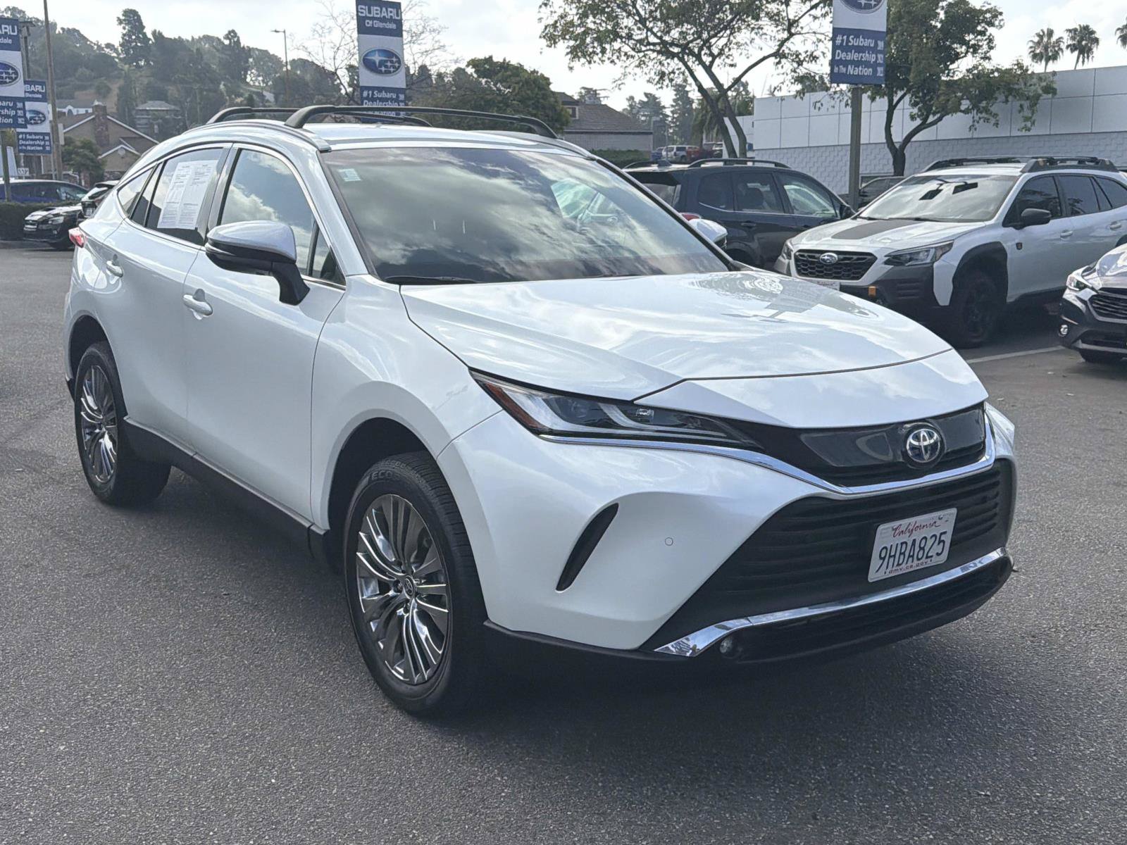 Used 2023 Toyota Venza XLE AWD/4WD image 3