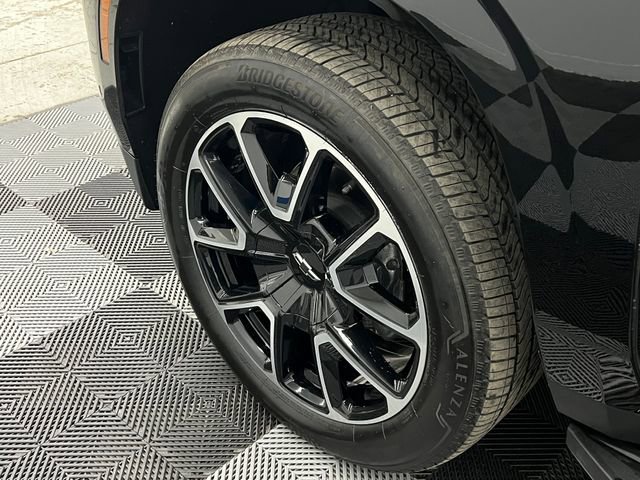 Used 2025 Chevrolet Suburban RST w/ Comfort Package AWD/4WD image 12