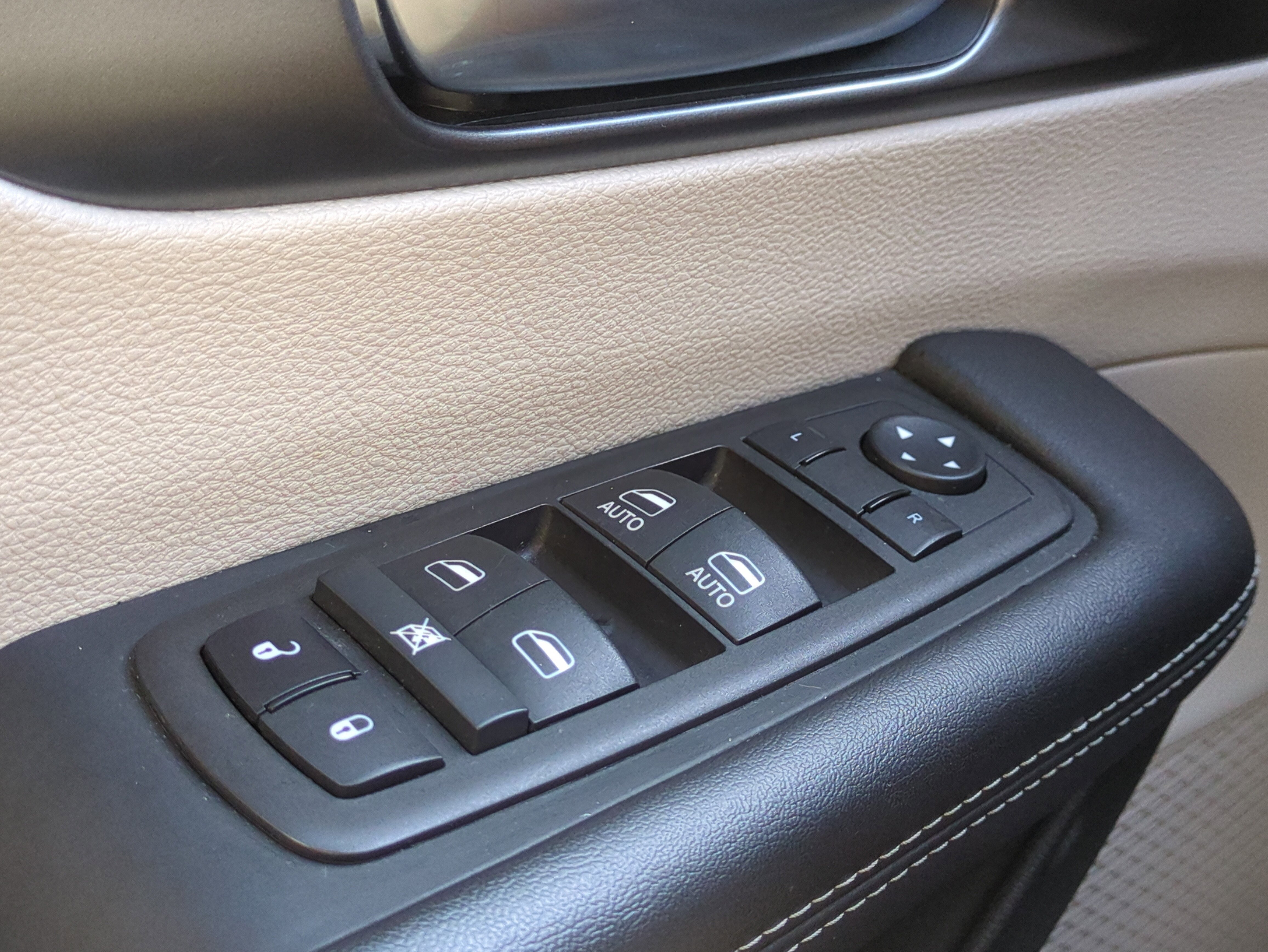 Certified 2024 Chrysler Pacifica Select image 26