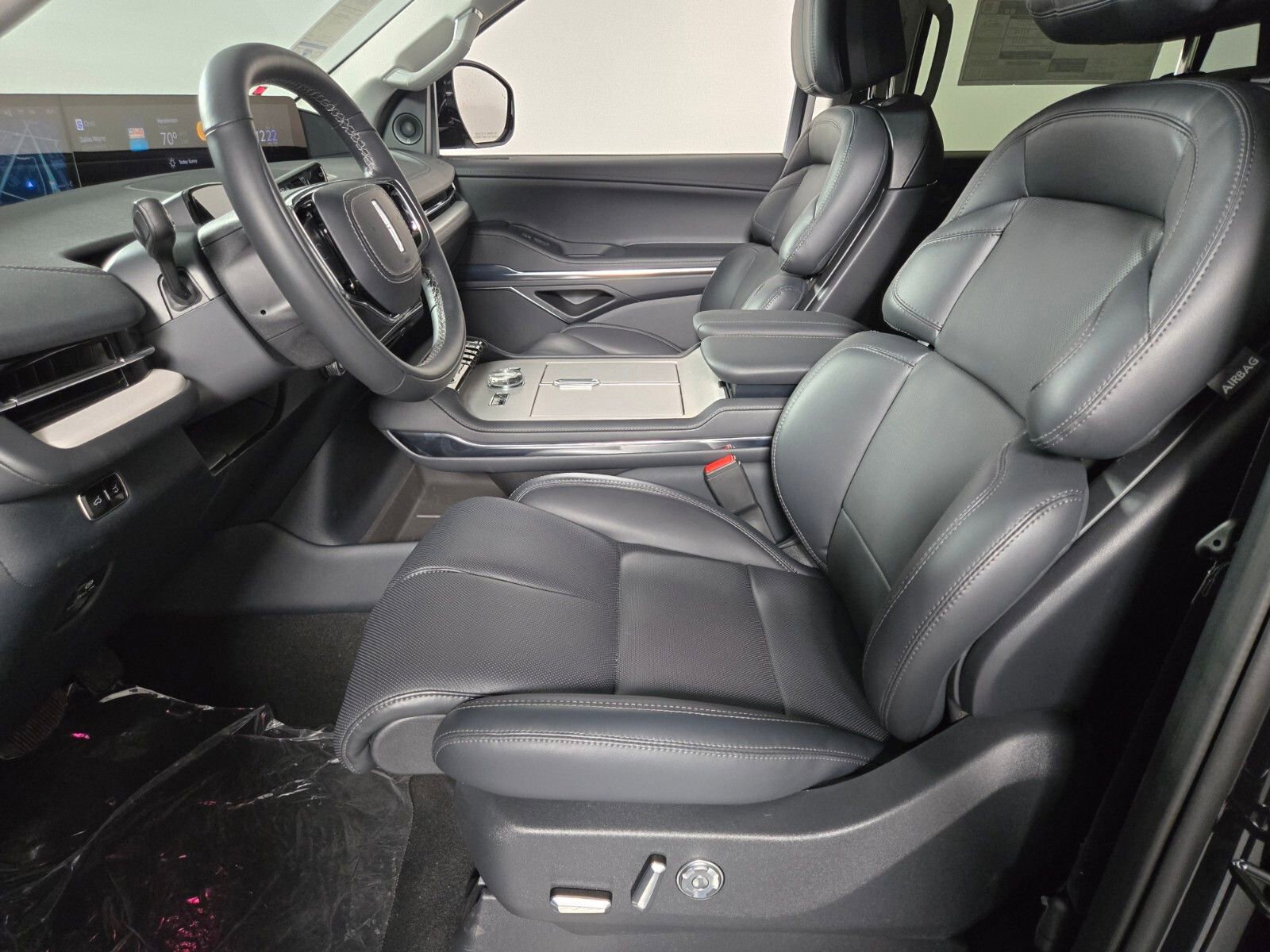 New 2026 Lincoln Navigator L Premier AWD/4WD image 12